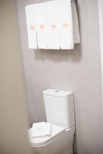 Bathroom 4, Hostal Live Barcelona, Barcelona
