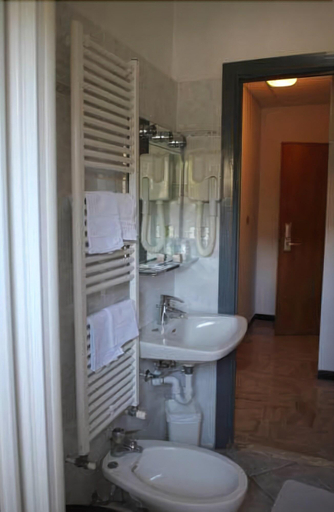 Bathroom, Hotel Mediterranée, Savona