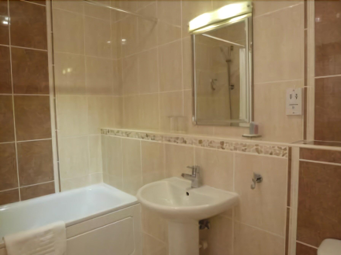 Bathroom 4, Shaw Hill Golf and Spa Hotel, Lancashire