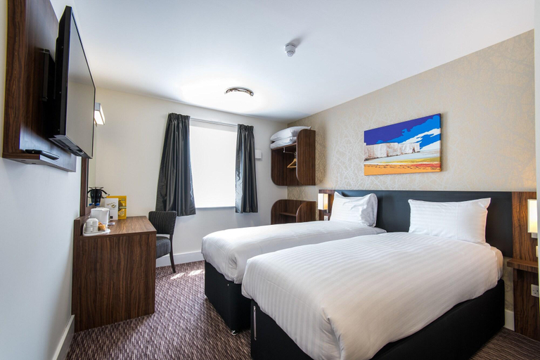 Bedroom 3, The Crown by Marstons Inns, Worcestershire