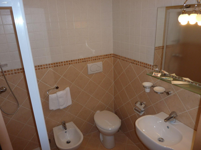 Bathroom 4, San Giusto, Belluno