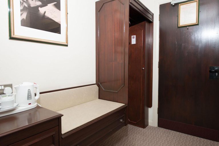 Bathroom 5, Peartree Lodge Waterside, Milton Keynes