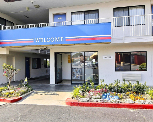 Exterior & Views 4, Motel 6 Palmdale, CA, Los Angeles