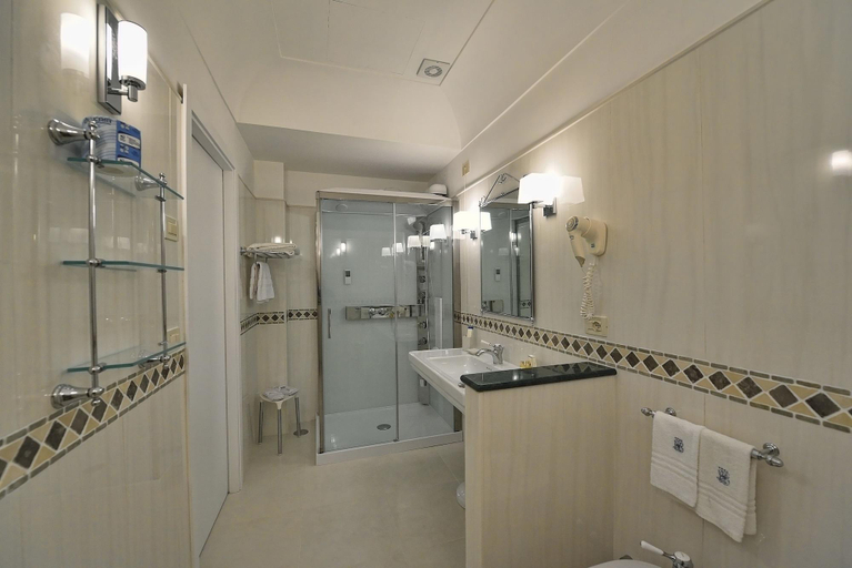 Bathroom 5, Hotel Belvedere, Salerno