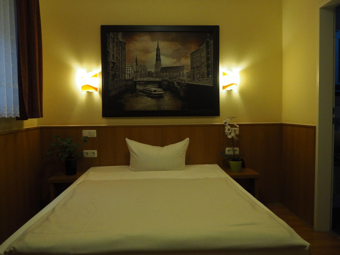 Bedroom 3, Altan Hotel, Hamburg
