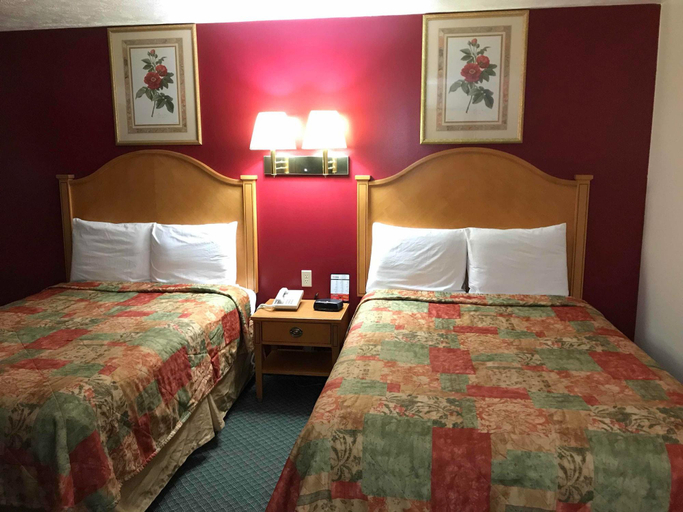 Bedroom 2, Cadillac Inn, Wexford
