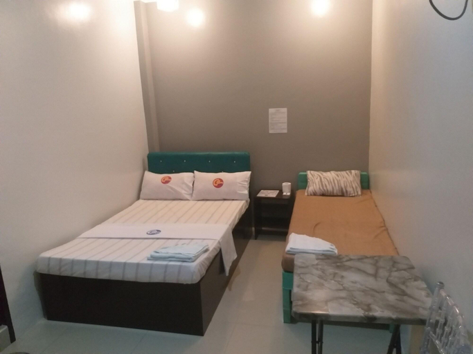 Bedroom 3, Grand Robertos Inn, Bangued