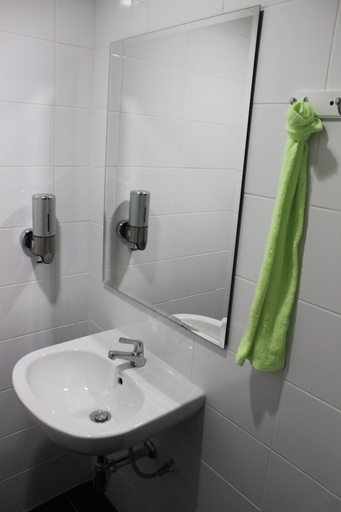 Bathroom 4, Enjoy House - Hostel, Muang Chiang Mai