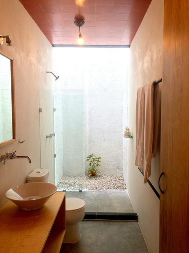 Bathroom 4, Hotel con Corazón, Del Centro