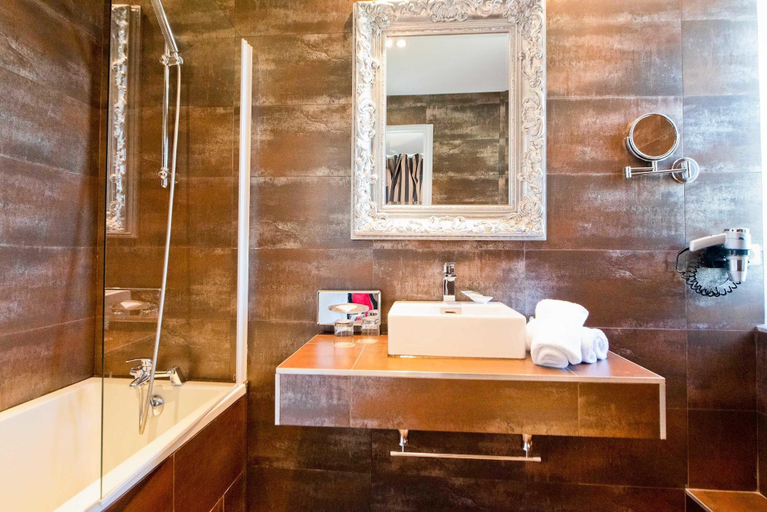Bathroom 5, Hôtel La Villa Cap d’Antibes, Alpes-Maritimes