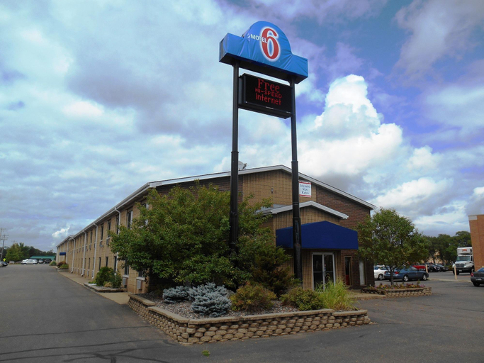 Exterior & Views 1, Motel 6 Eau Claire, Eau Claire