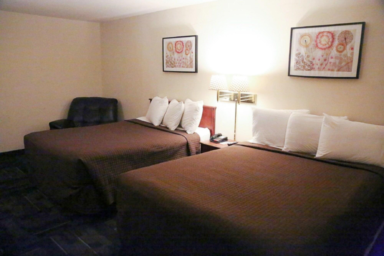Bedroom 4, The Inn And Suites At 34 Fifty, Taylor