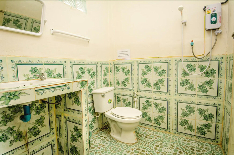Bathroom 3, Sarm Mork Guesthouse, Muang Mae Hong Son
