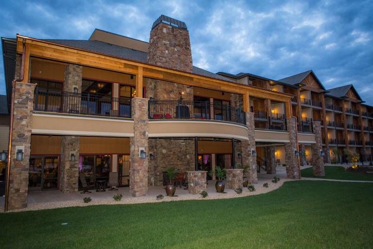 Exterior & Views