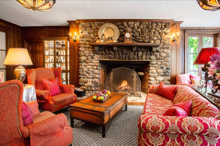 Public Area 4, Manoir Hovey, Memphrémagog