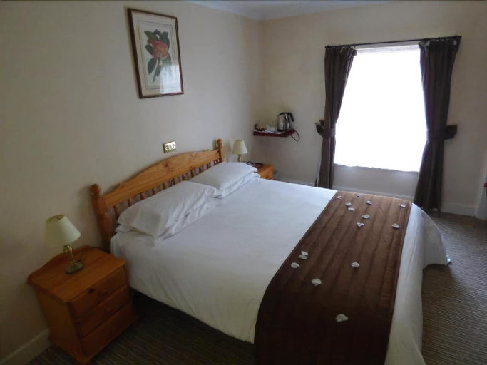Bedroom 4, The Roundabout Hotel, Hampshire