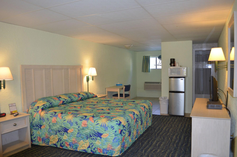 Bedroom 3, Palmetto Inn Suites, Bay