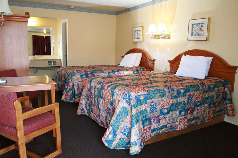 Bedroom 3, Claremore Motor Inn, Rogers