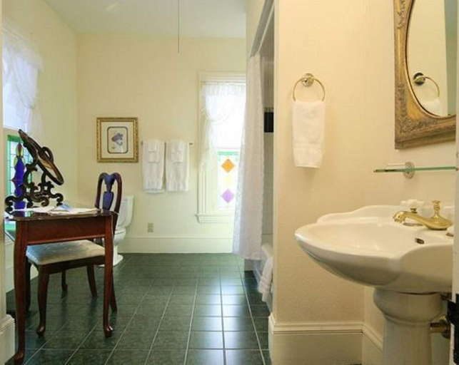 Bathroom 4, Grand Victorian Inn, Oxford