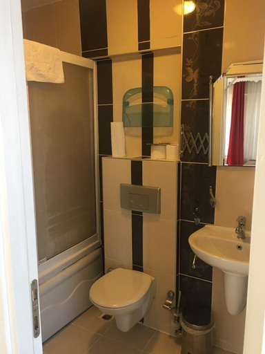Bathroom 5, Boss Hotel, Eceabat