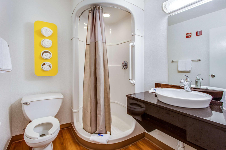 Bathroom 4, Motel 6-Vacaville, CA, Solano