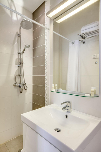 Bathroom 4, Hotel Foch, Moselle