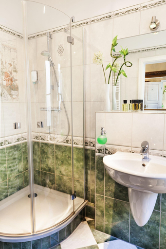 Bathroom 4, Honigmond, Berlin