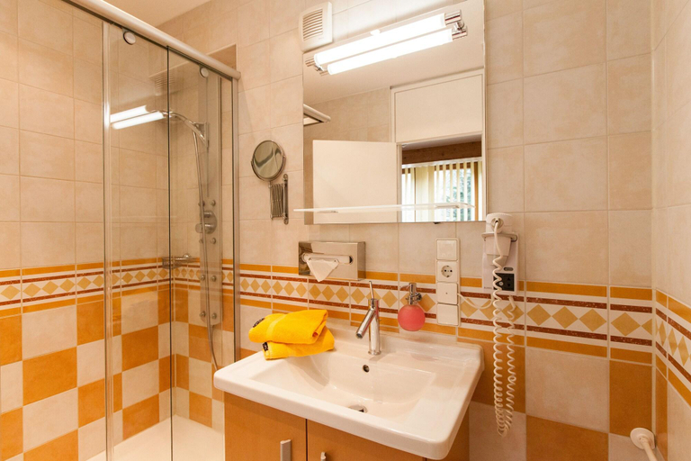 Bathroom 5, Gastezimmer im Parkhotel Wehrle, Schwarzwald-Baar-Kreis