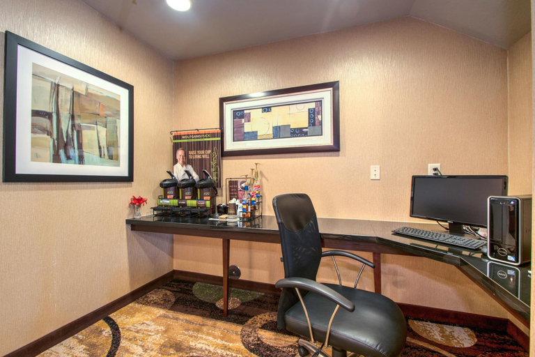 Public Area 3, Cobblestone Inn & Suites - Holyoke, Phillips