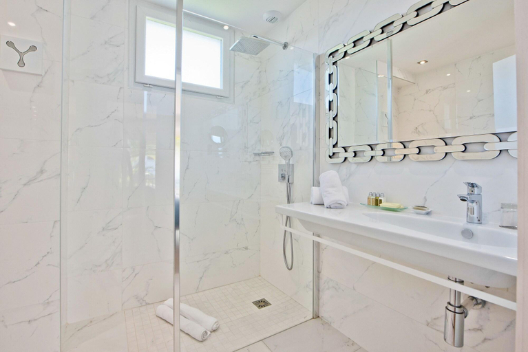 Bathroom 5, Hôtel La Villa Cap d’Antibes, Alpes-Maritimes