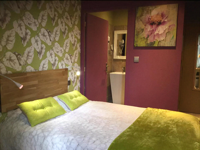 Bedroom 4, Hotel du Commerce, Tarn-et-Garonne