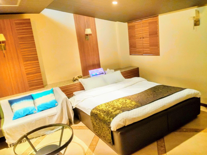 Bedroom 2, Hotel Tiki, Tokushima