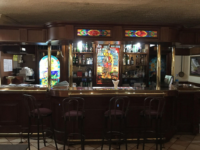 Food & Drinks 5, St Georges Hotel
