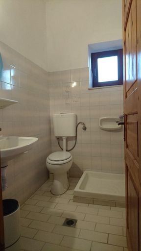Bathroom 5, The Schoolmistress With the Golden Eyes, North Aegean