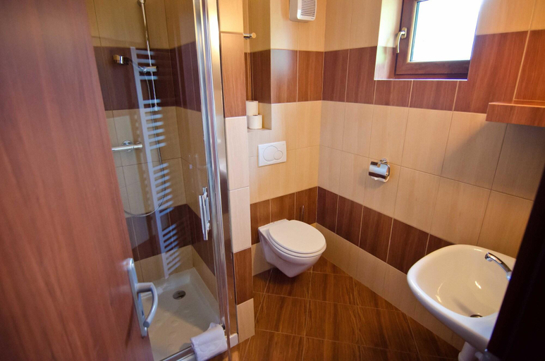 Bathroom 5, Garni Hotel Fatra, Žilina