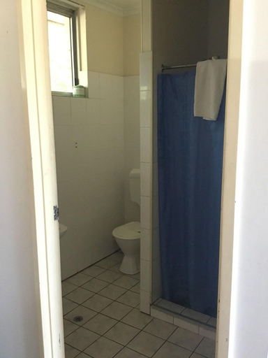 Bathroom 5, Kooyong Hotel, Mackay - Pt A