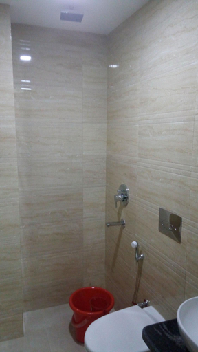 Bathroom 4, Hotel Tashkent Palace, Delhi