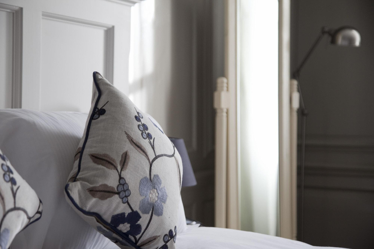 Bedroom 2, Vanbrugh House Hotel, Oxfordshire