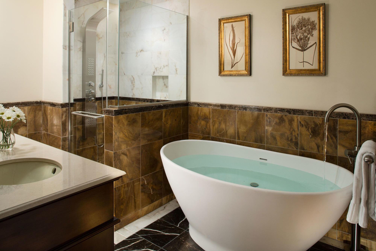 Bathroom 4, 16 Bay View, Knox