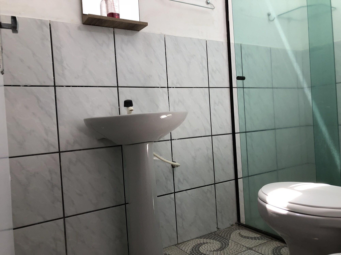 Bathroom 5, Apiaká Hostel, Maués