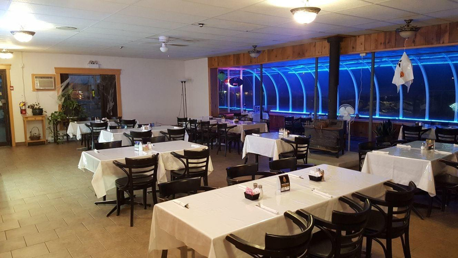 Food & Drinks 5, Spanish River Inn, Algoma