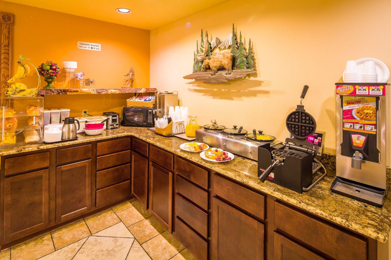 Food & Drinks, Alpine Inn & Suites, Gunnison