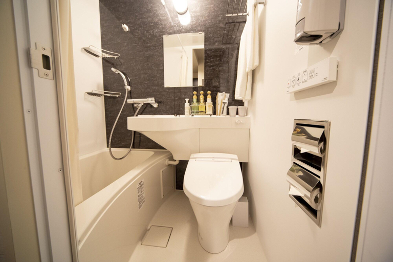 Bathroom 5, The Grandeur Hotel, Kawasaki