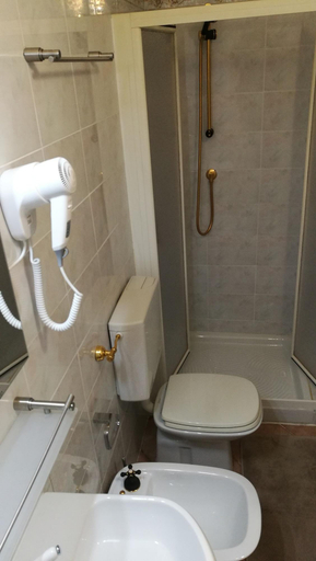 Bathroom 5, Le Cicogne, Trento