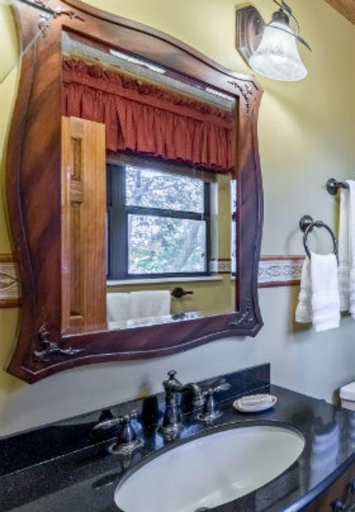 Bathroom 4, Foxtrot Bed and Breakfast, Sevier