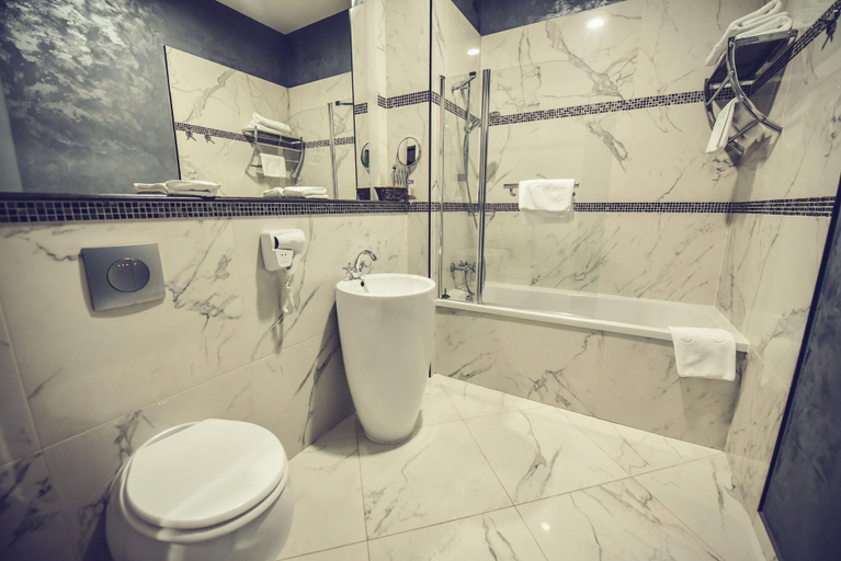 Bathroom 5, Hotel Spa Ice Resort, Ghiroda