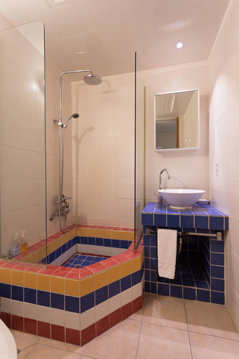 Bathroom 4, Charis Hotel, Gyeyang