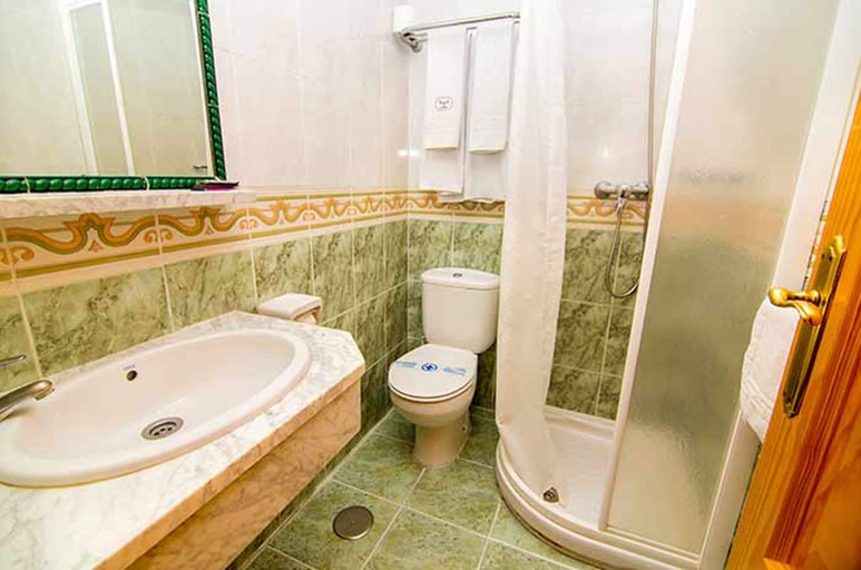 Bathroom 4, Hostal Los Corchos, Málaga