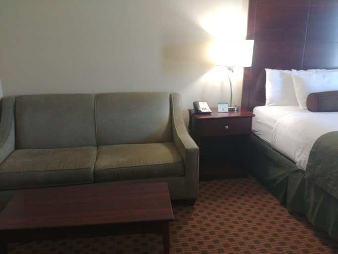 Bedroom 4, Cobblestone Hotel & Suites – Broken Bow, Custer