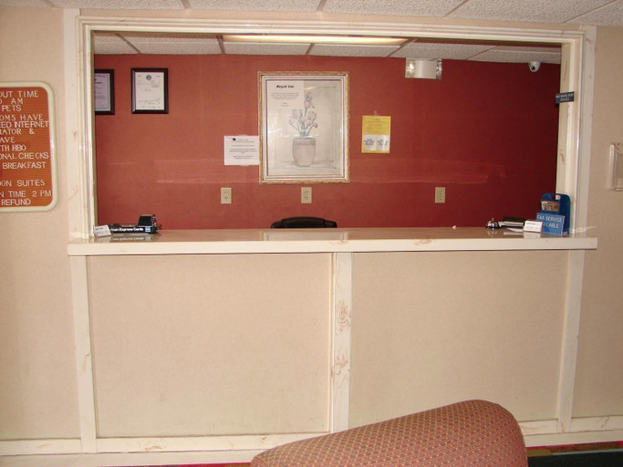 Public Area 2, Royal Inn, Calhoun